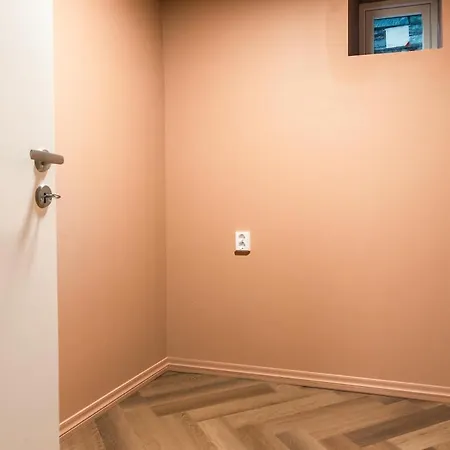 Private In Historic Street Апартаменти *