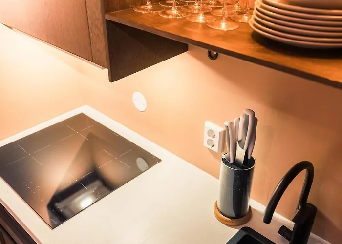 Private In Historic Street Apartment *